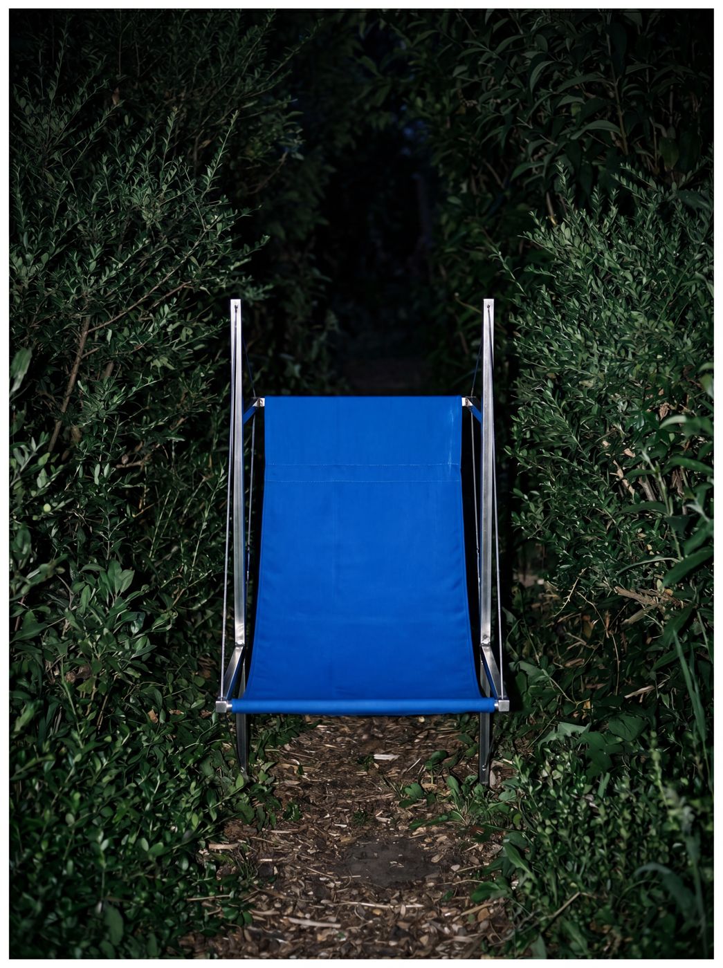 Composition frontale, toile bleue