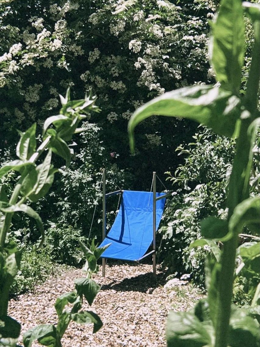 Toile bleue, Jardin botanique